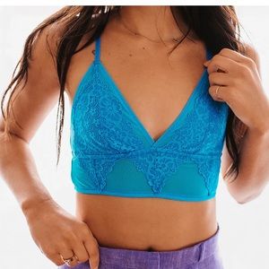 NWT❄️❄️Icy bright Blue lace bralette